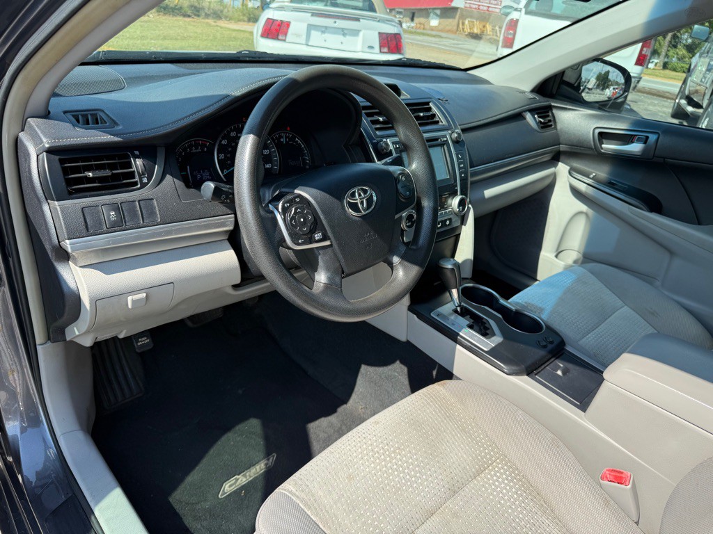2013 Toyota Camry Image 10