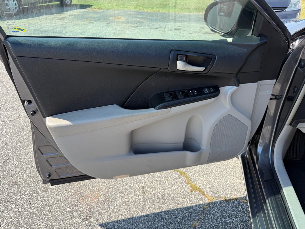 2013 Toyota Camry Image 12