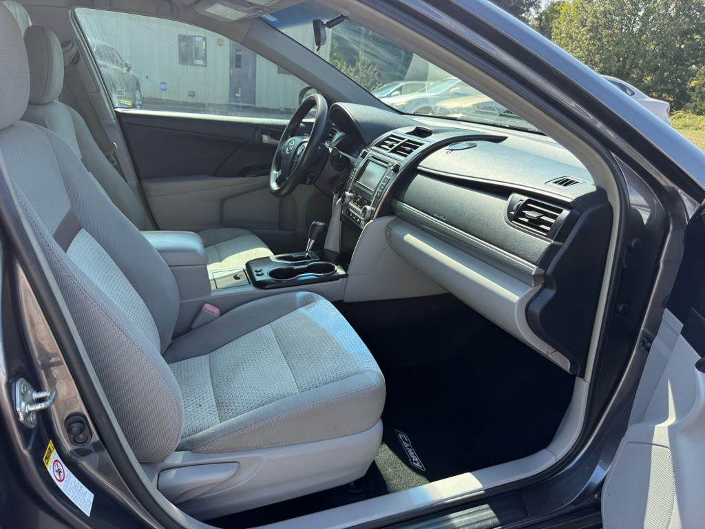 2013 Toyota Camry Image 14