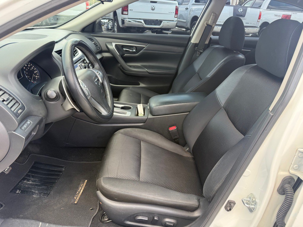 2017 Nissan Altima Image 9