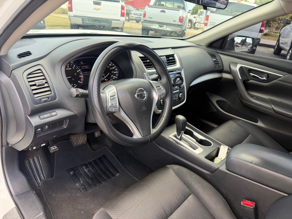 2017 Nissan Altima Image 10