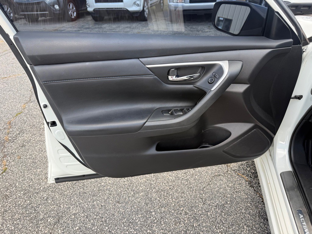 2017 Nissan Altima Image 11