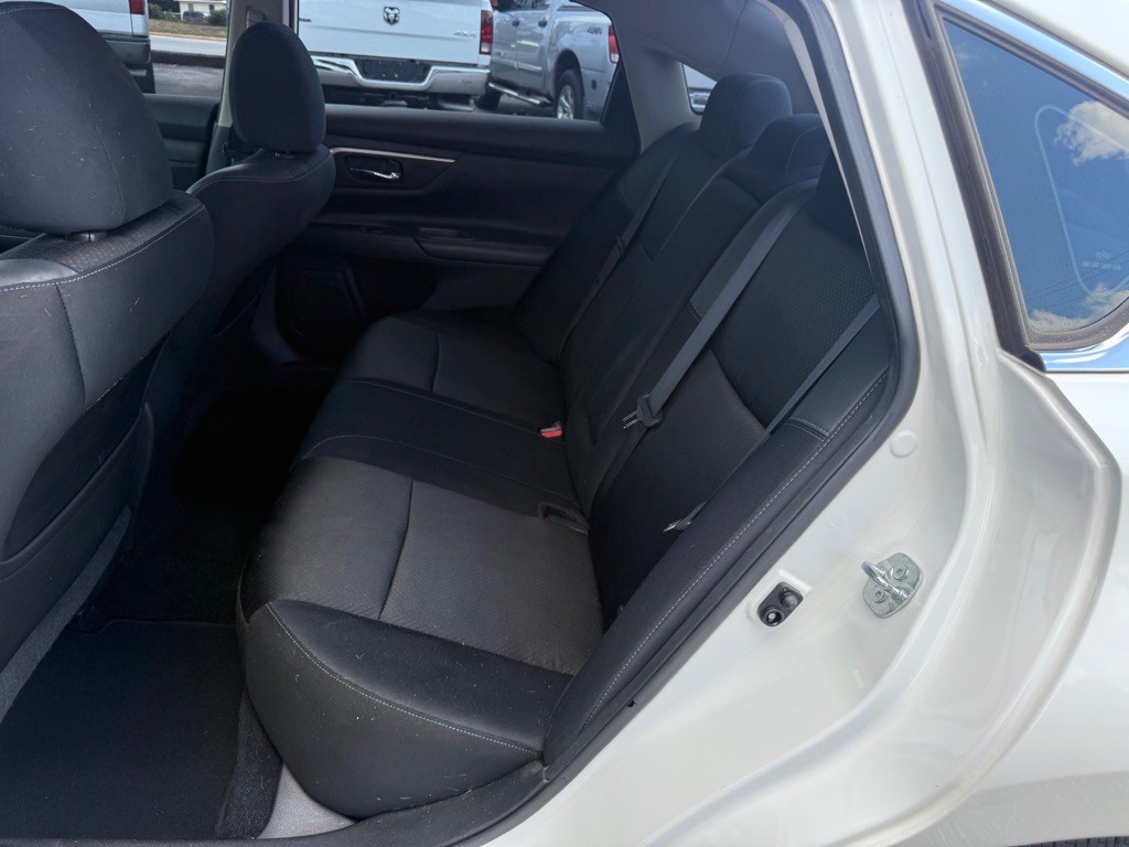 2017 Nissan Altima Image 12