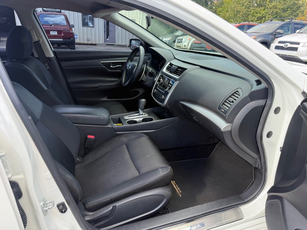 2017 Nissan Altima Image 13