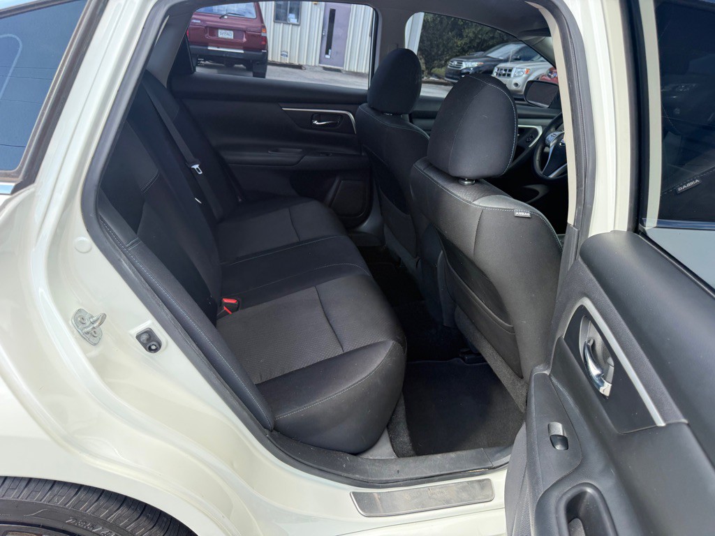 2017 Nissan Altima Image 14