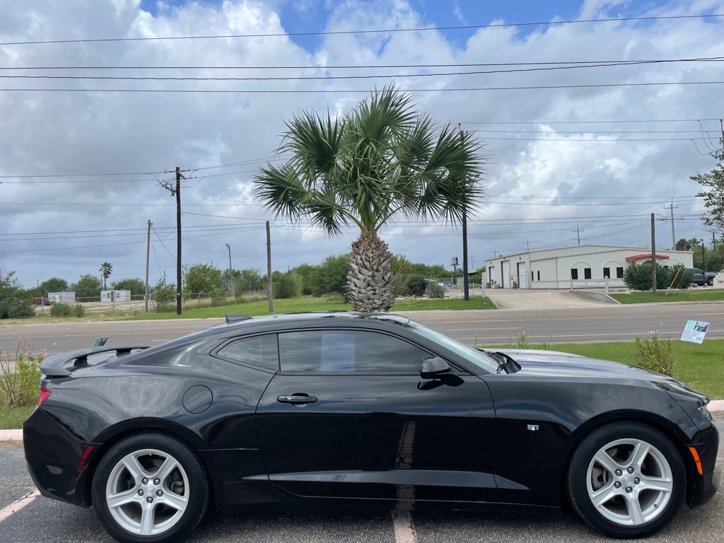 2016 Chevrolet Camaro Image 2