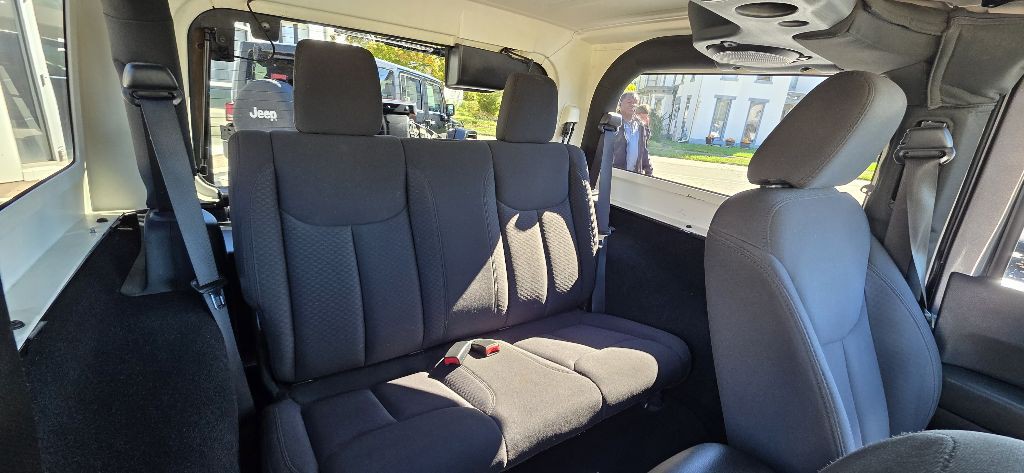 2014 Jeep Wrangler Image 9