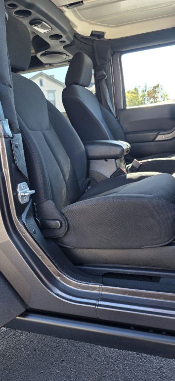 2014 Jeep Wrangler Image 12