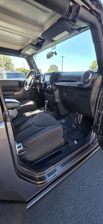 2014 Jeep Wrangler Image 13