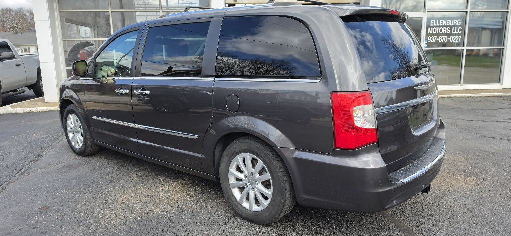 2016 Chrysler Town & Country Image 4