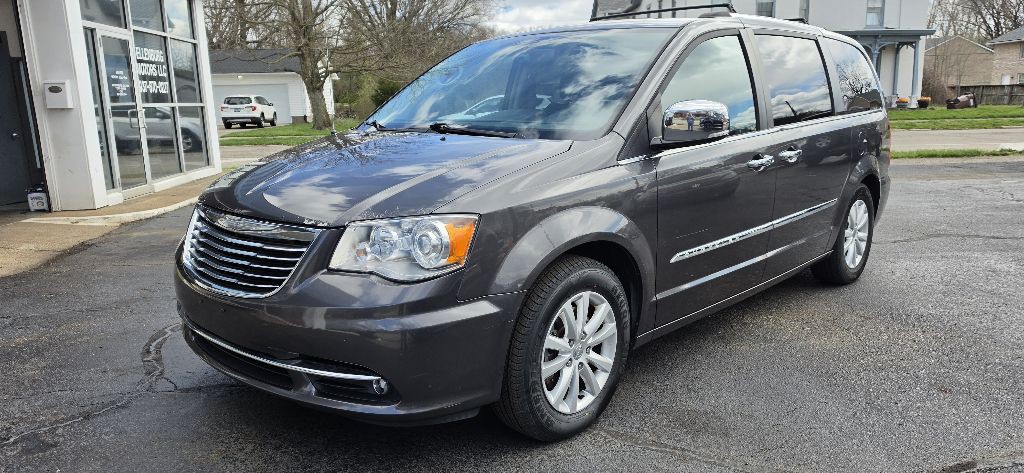 2016 Chrysler Town & Country Image 5
