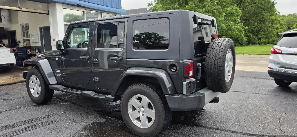 2010 Jeep Wrangler Unlimited Image 2