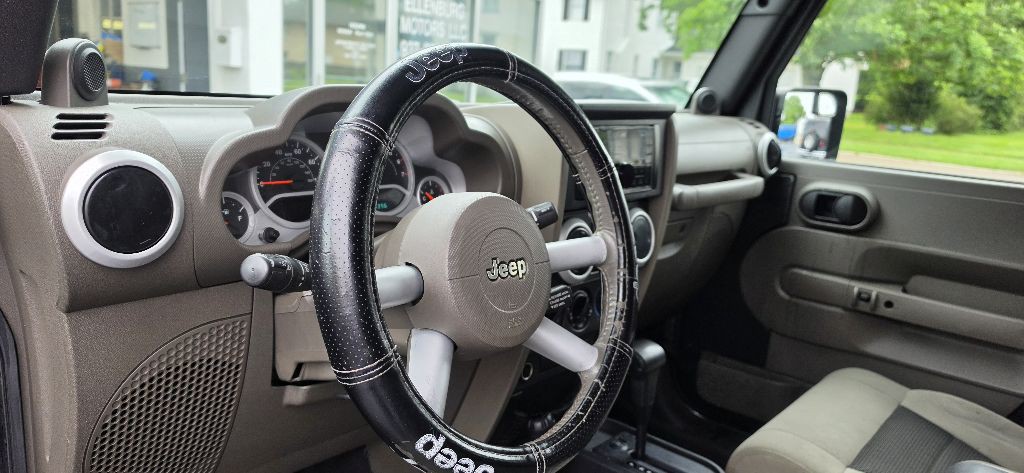 2010 Jeep Wrangler Unlimited Image 11