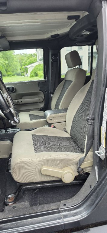 2010 Jeep Wrangler Unlimited Image 12