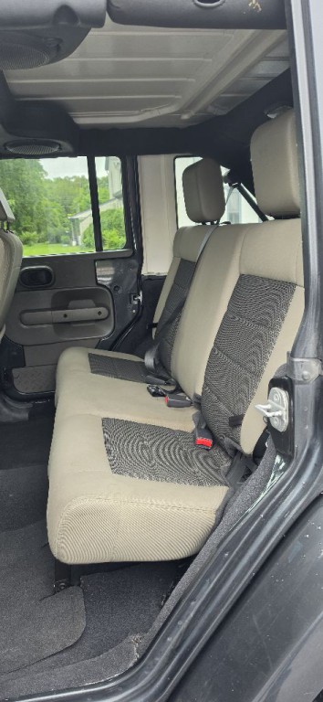 2010 Jeep Wrangler Unlimited Image 13