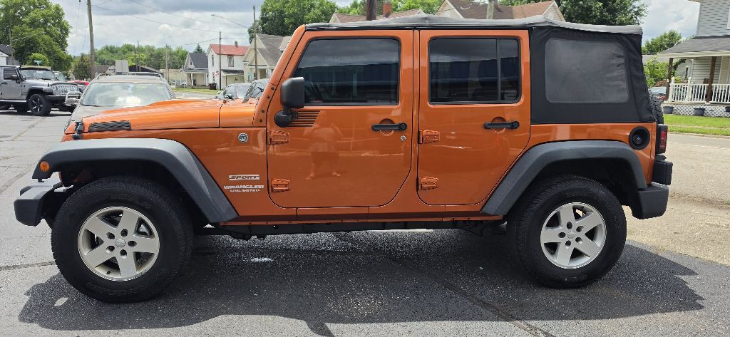 2011 Jeep Wrangler Unlimited Image 2