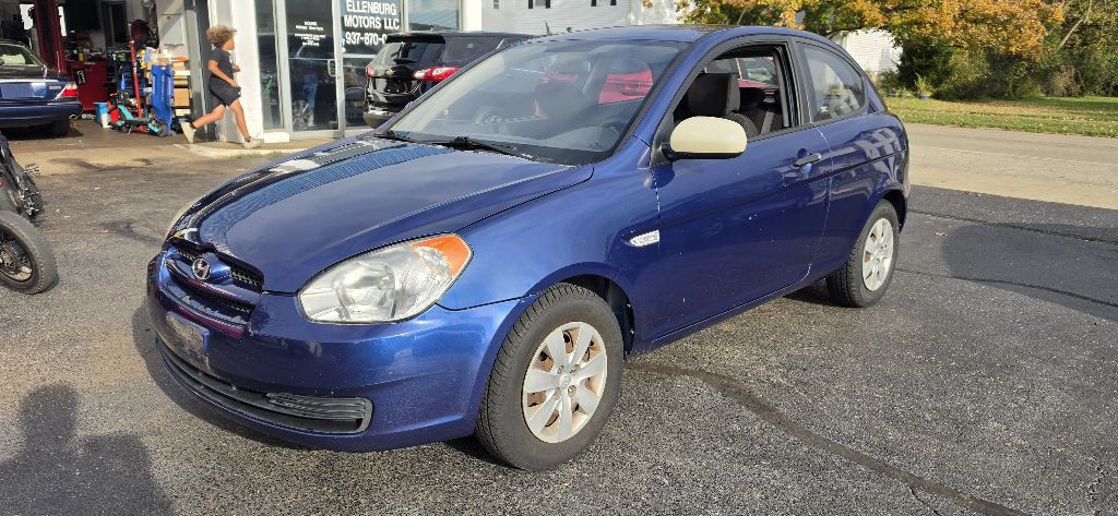 2010 Hyundai Accent Image 1