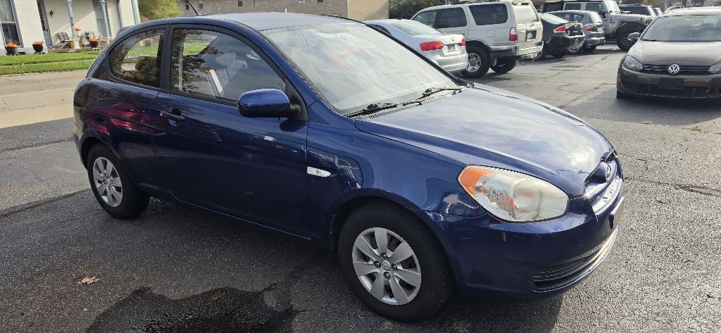 2010 Hyundai Accent Image 4