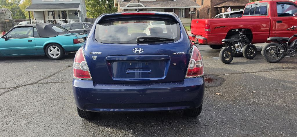 2010 Hyundai Accent Image 5