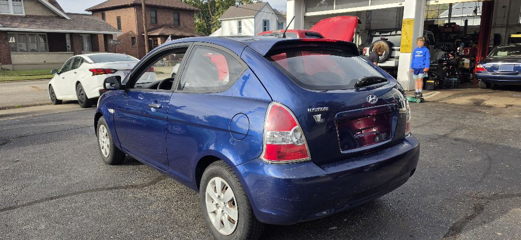 2010 Hyundai Accent Image 6