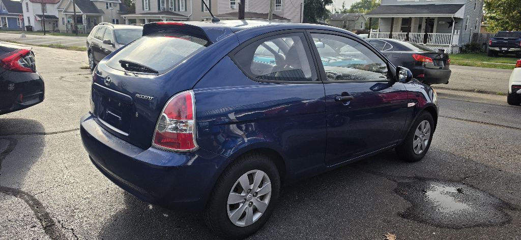 2010 Hyundai Accent Image 8