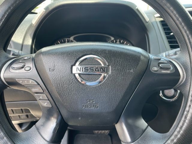 2017 Nissan Pathfinder Image 11