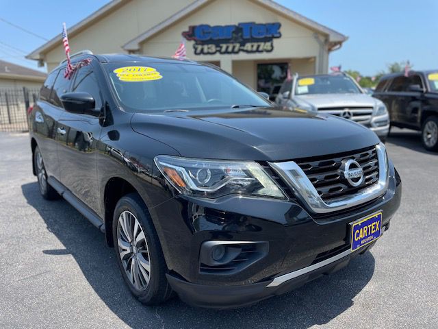 2017 Nissan Pathfinder Image 1