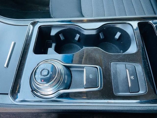 2020 Ford Edge Image 8