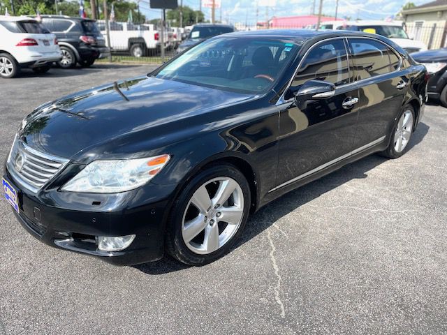 2010 Lexus LS Image 3