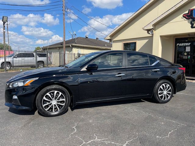 2020 Nissan Altima Image 1