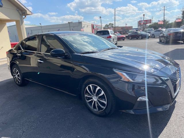 2020 Nissan Altima Image 3