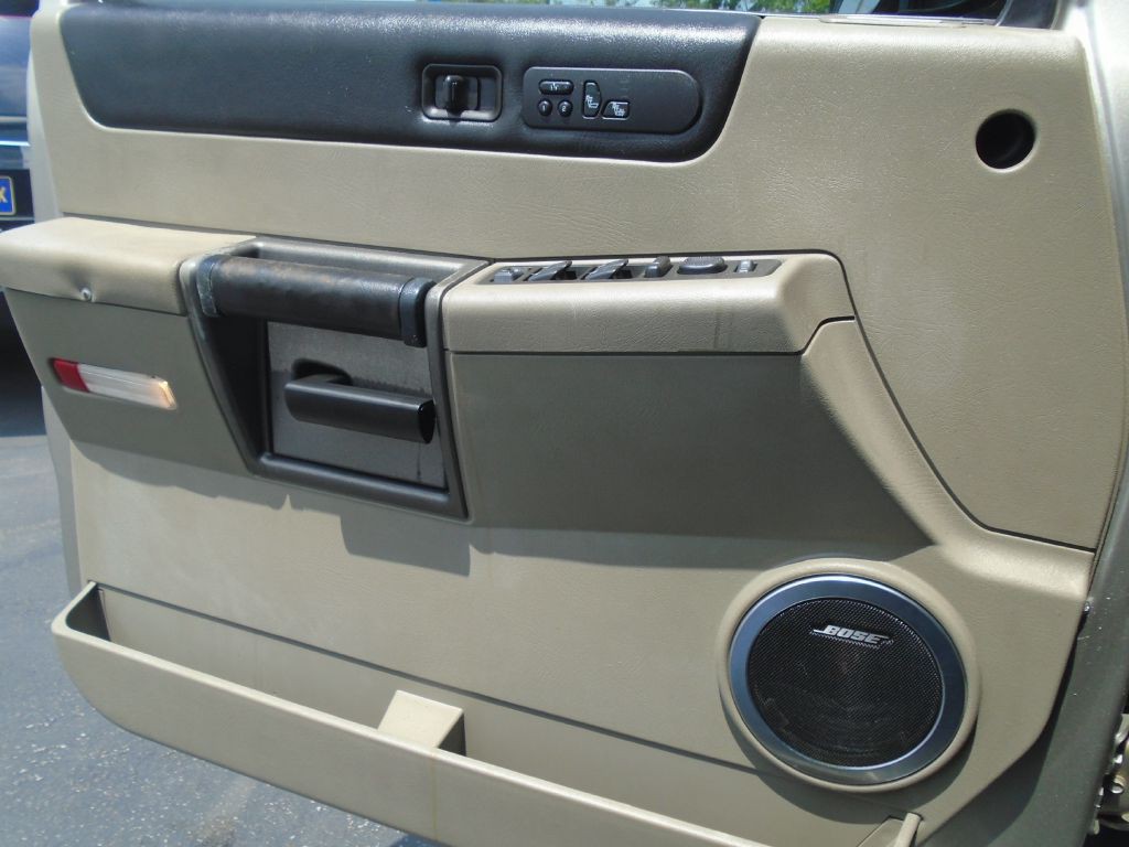 2004 HUMMER H2 Image 8