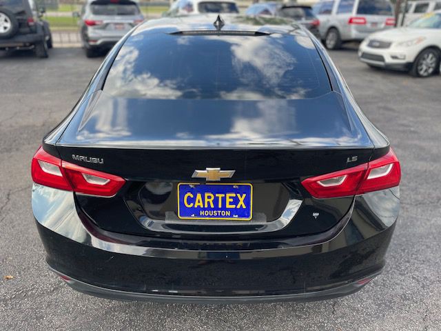 2016 Chevrolet Malibu Image 4