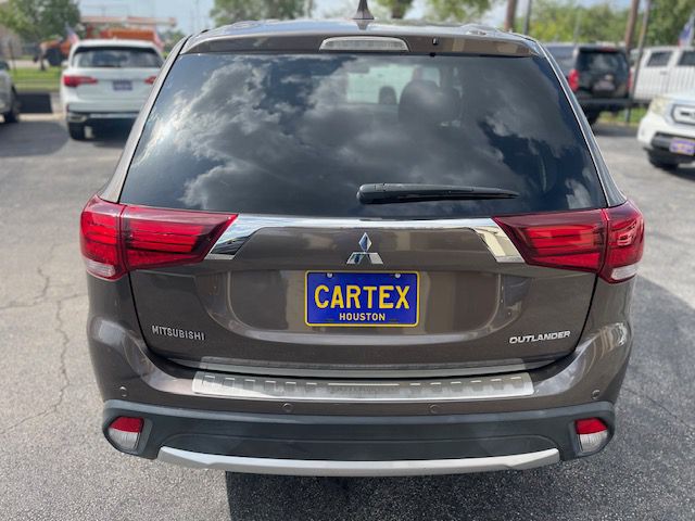 2018 Mitsubishi Outlander Image 4