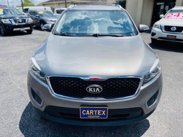 2016 Kia Sorento Image 2