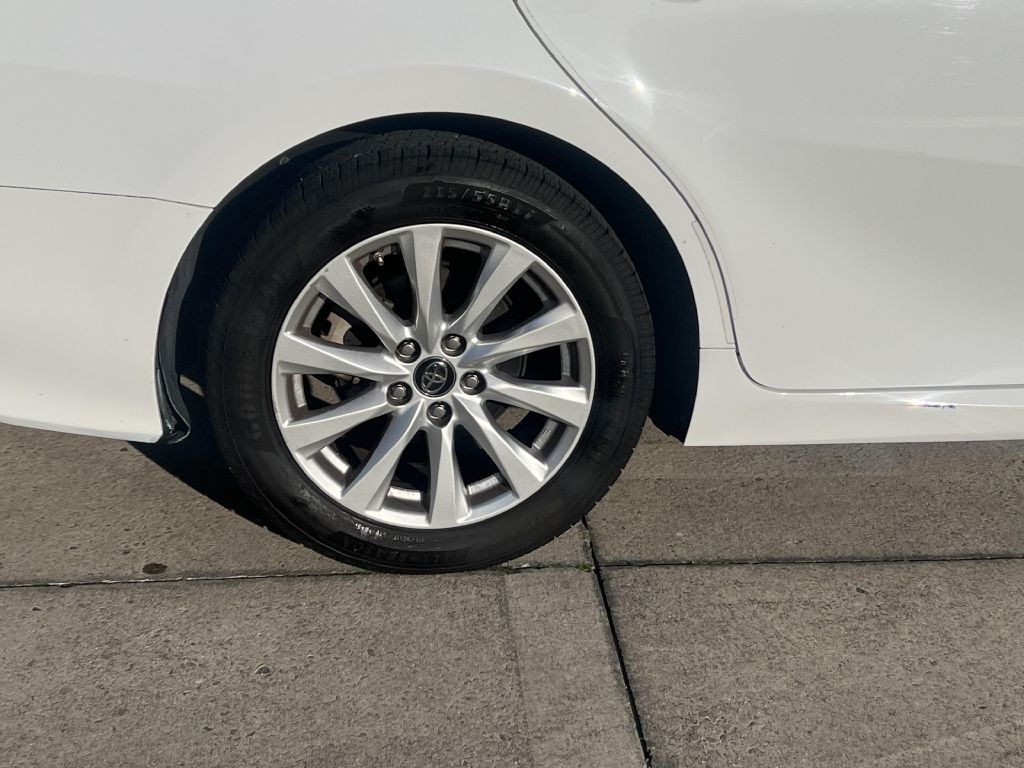 2018 Toyota Camry Image 16