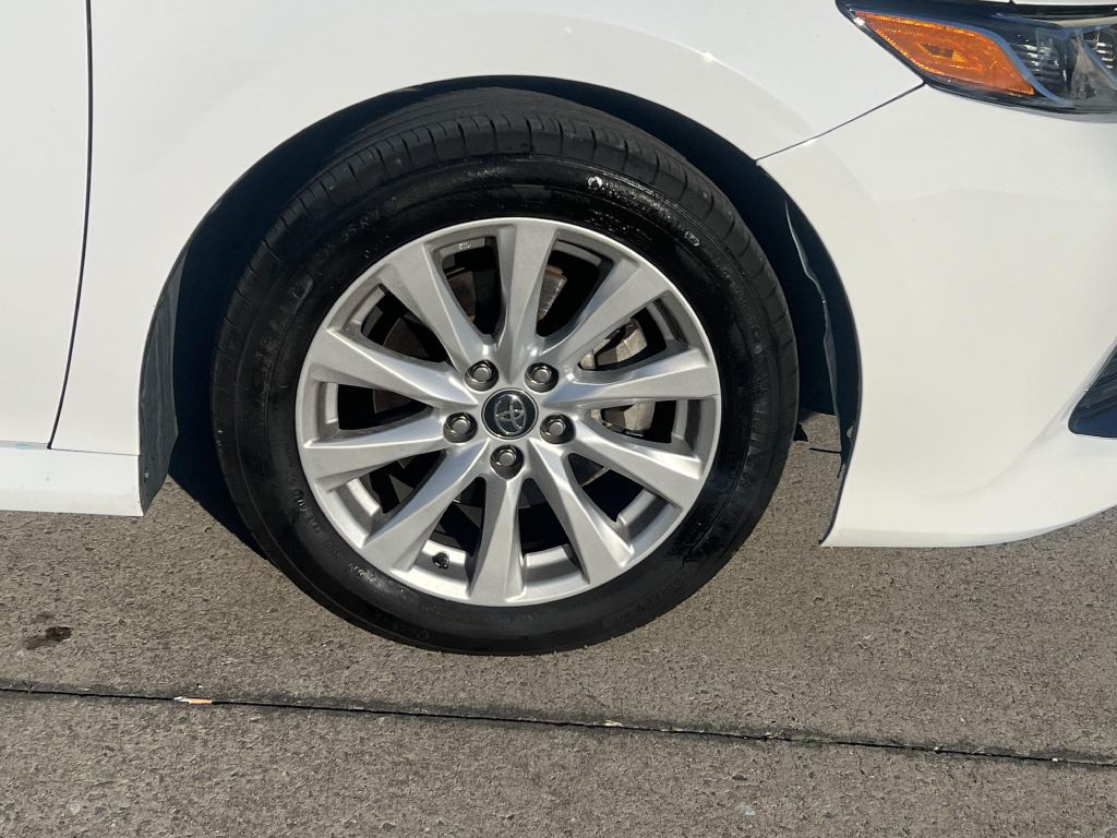 2018 Toyota Camry Image 17