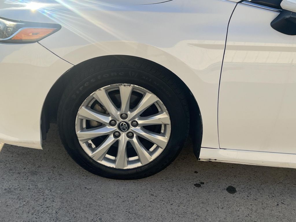 2018 Toyota Camry Image 18