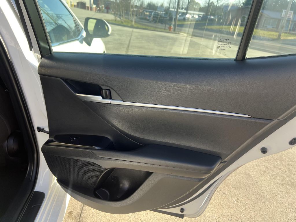 2018 Toyota Camry Image 21