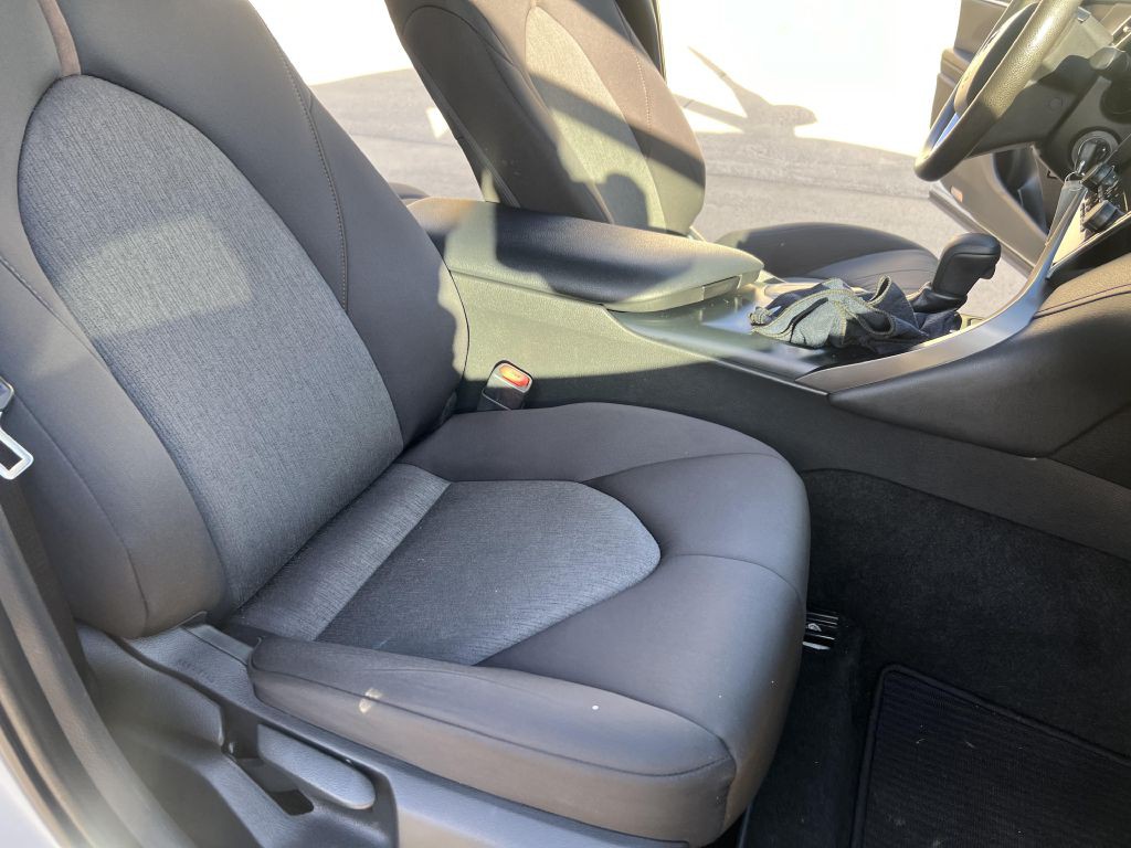 2018 Toyota Camry Image 32