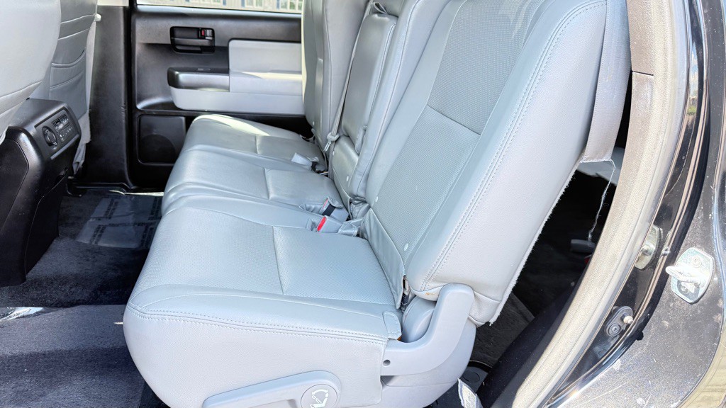 2018 Toyota Sequoia Image 10