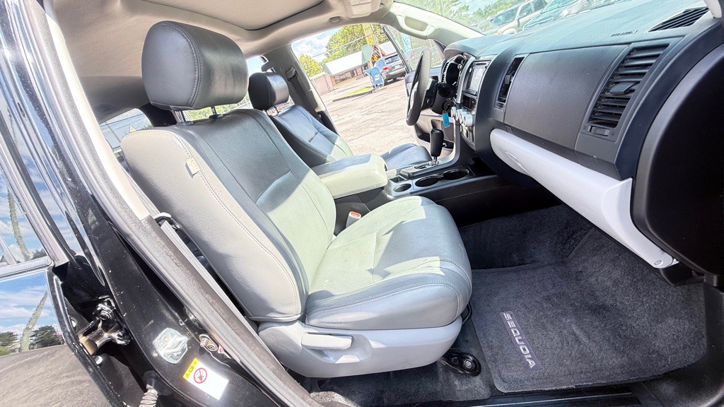 2018 Toyota Sequoia Image 15