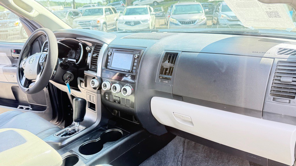 2018 Toyota Sequoia Image 16