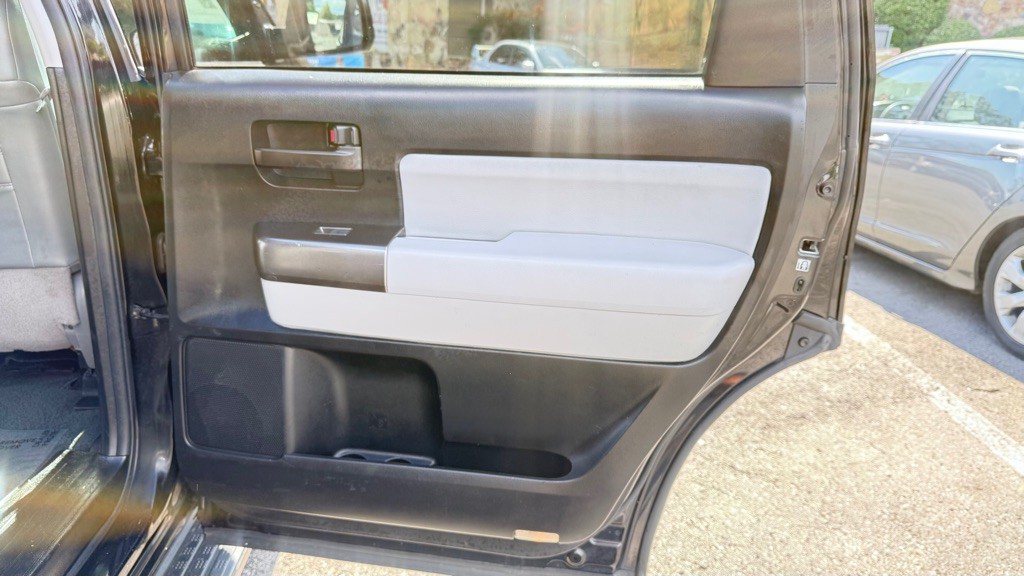 2018 Toyota Sequoia Image 29