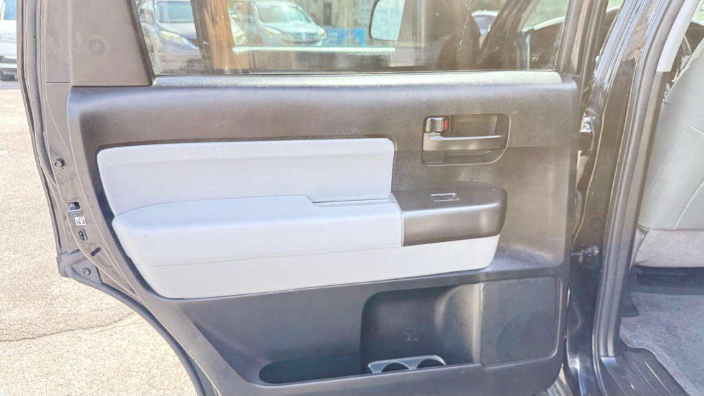 2018 Toyota Sequoia Image 31