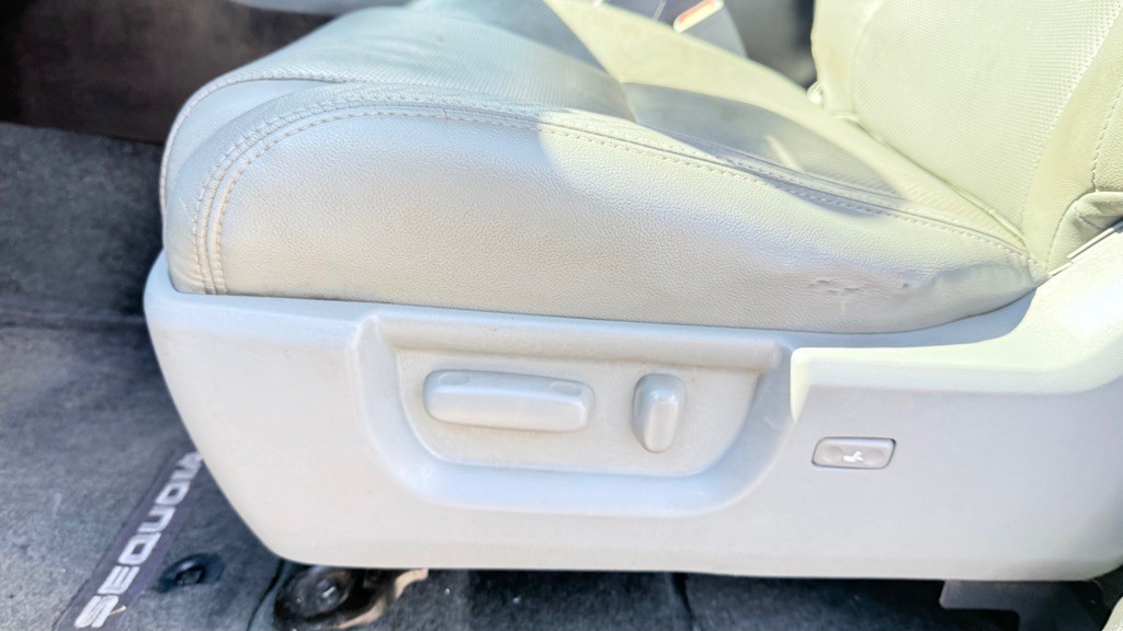 2018 Toyota Sequoia Image 32