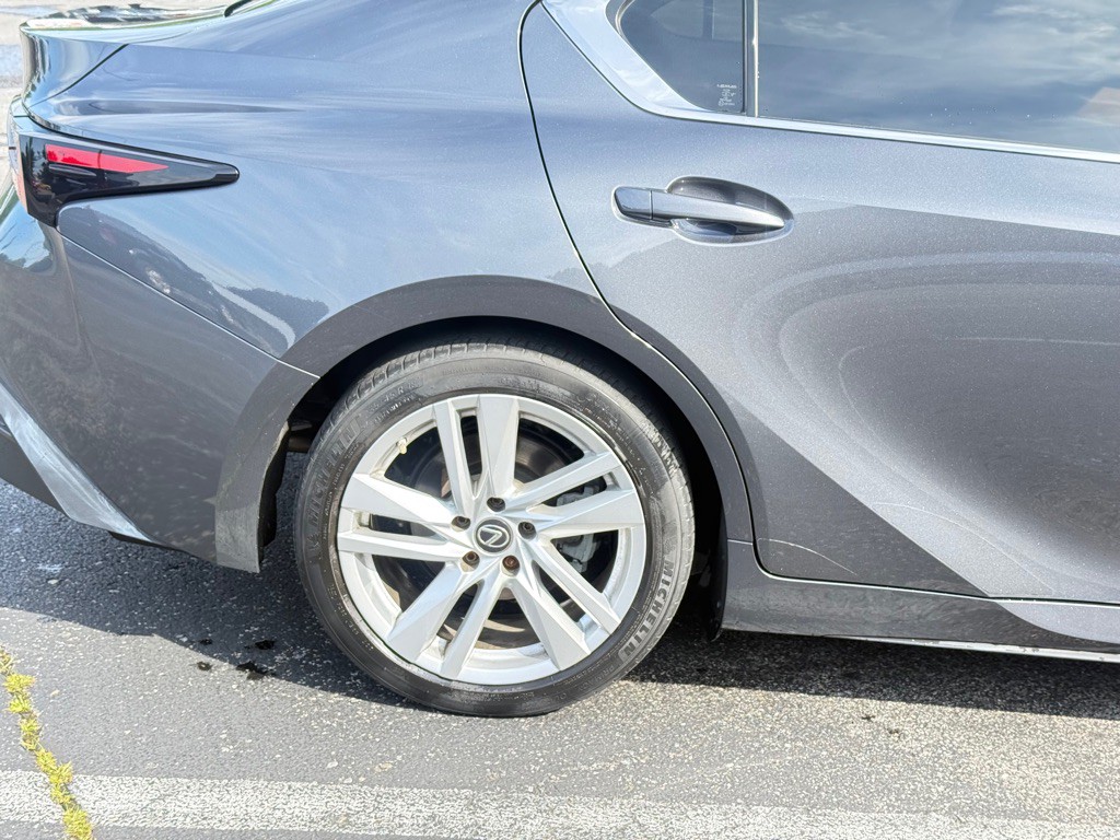 2022 Lexus IS 300 Image 13