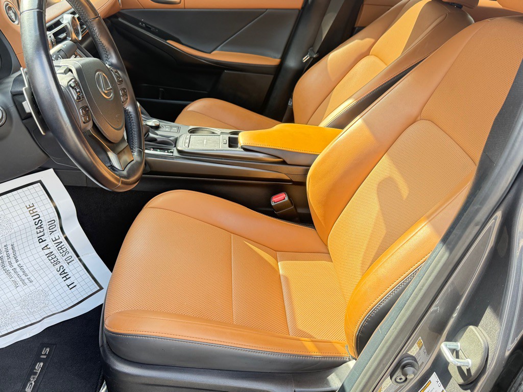 2022 Lexus IS 300 Image 14