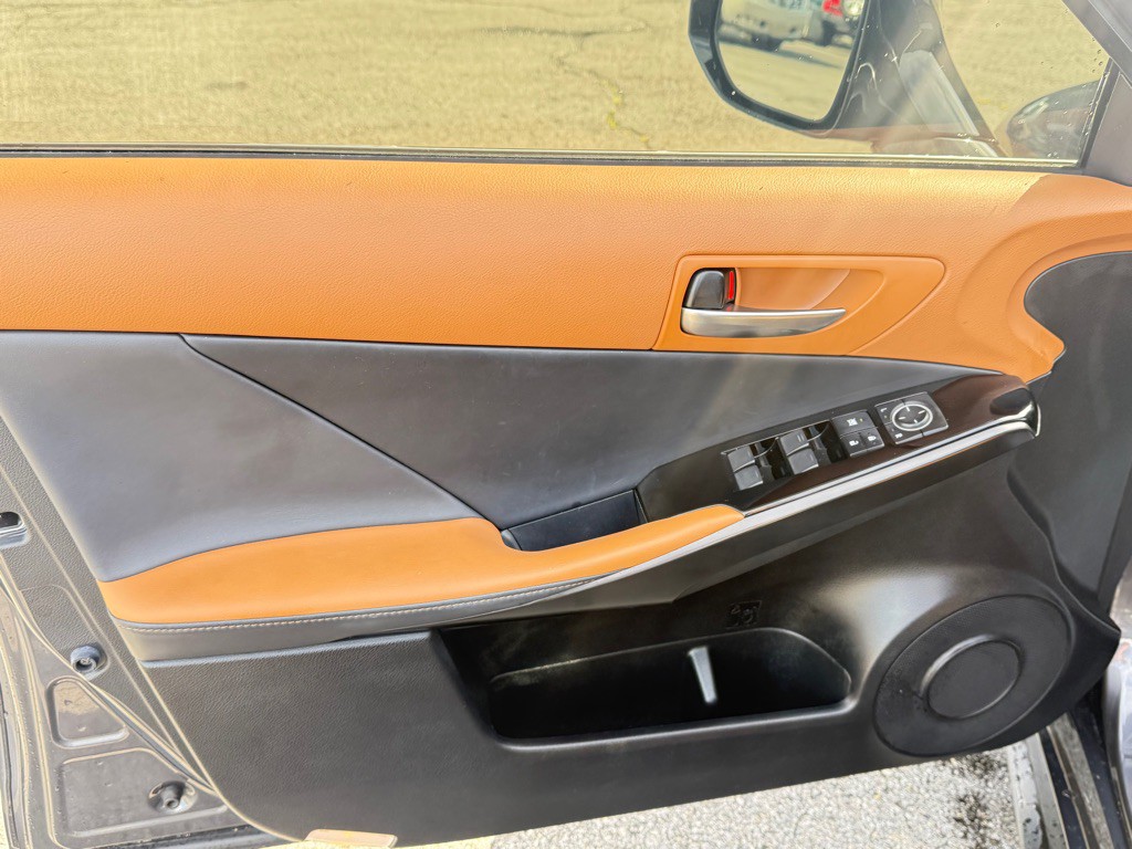 2022 Lexus IS 300 Image 16
