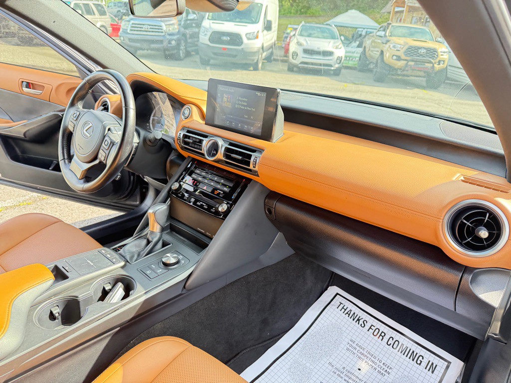 2022 Lexus IS 300 Image 22
